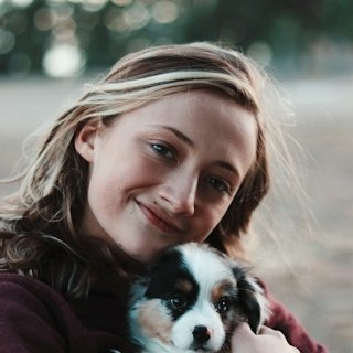 Sofie med sin hund